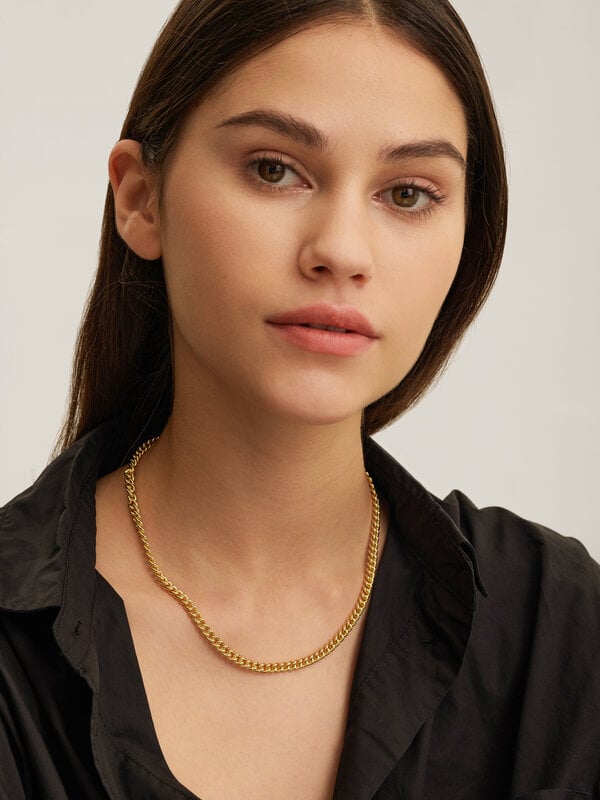 Les Soeurs Collier Rana Curb Chain 2. Créez votre propre déclaration unique avec ce collier en forme de boucle. Fini avec...