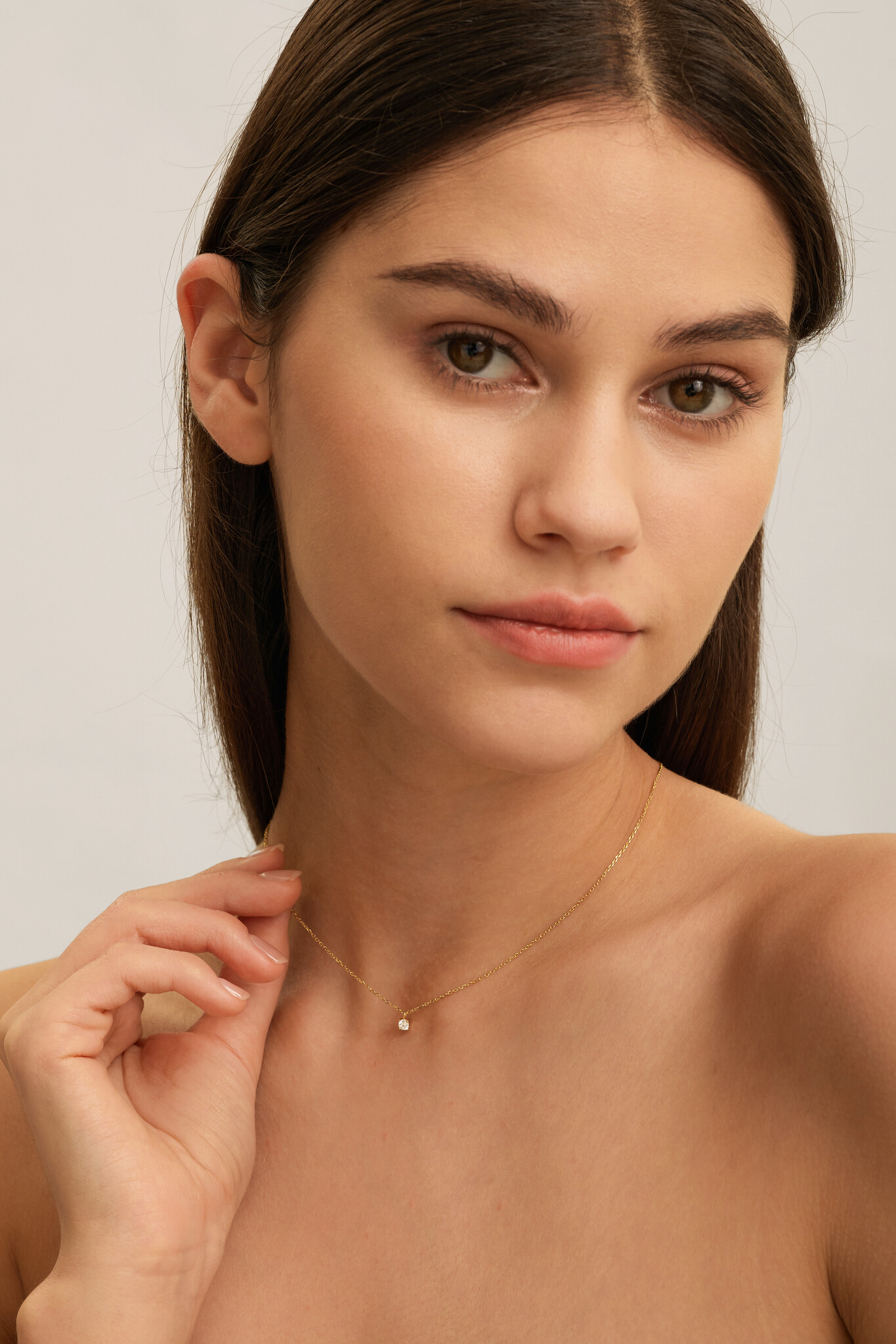 Les Soeurs Necklace Romee Extra Fine Chain Strass 3. This stunning necklace with a dainty rhinestone is perfect for addin...