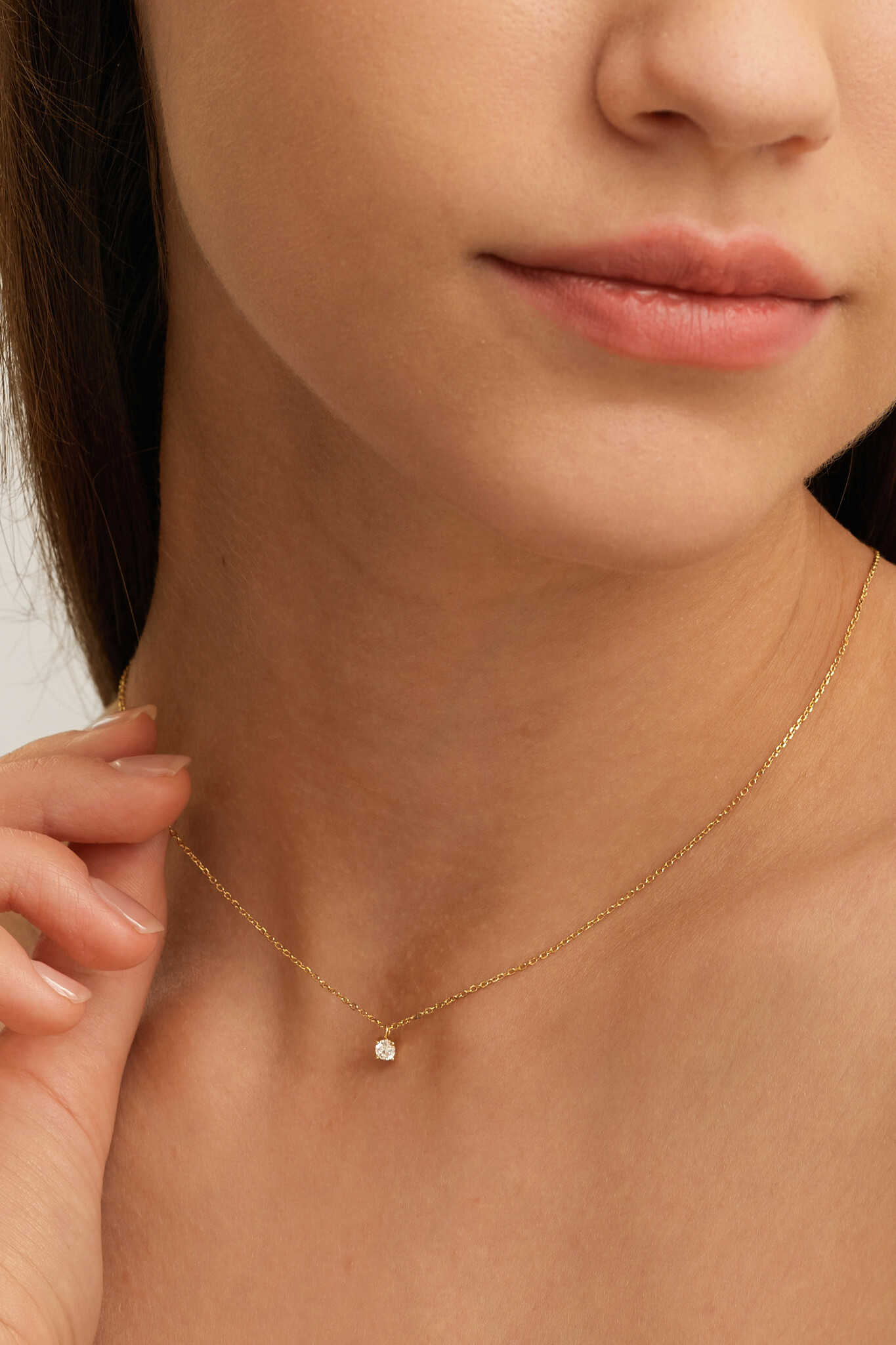 Les Soeurs Necklace Romee Extra Fine Chain Strass 2. This stunning necklace with a dainty rhinestone is perfect for addin...