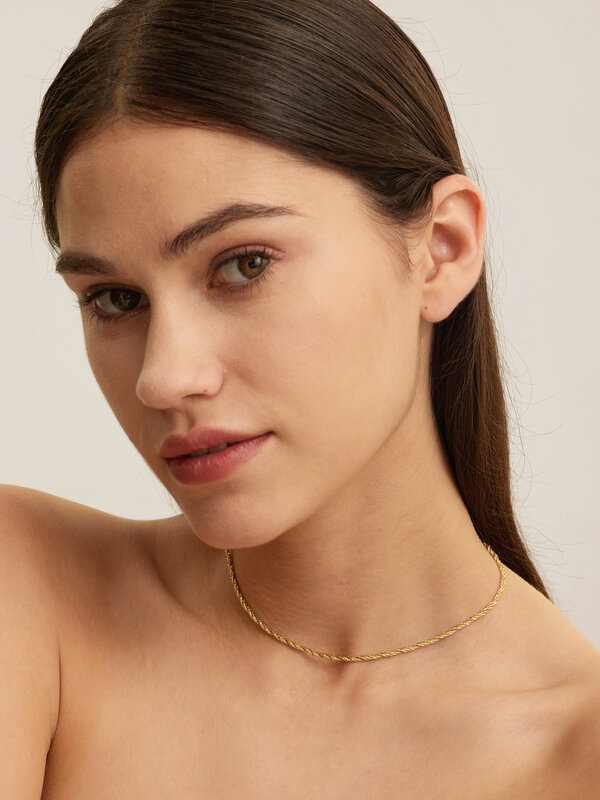 Les Soeurs Necklace Rana Rope Chain 2. Bring some elegance to your everyday looks with this rope necklace. The necklace i...