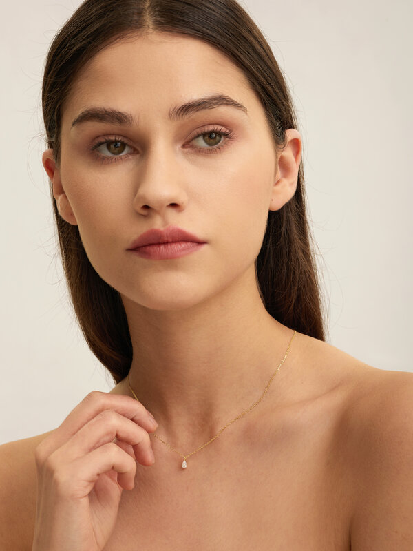 Les Soeurs Necklace Romee Extra Fine Chain Pear 3. The delicate pendant with a pear-shaped zirconia gemstone set in prong...