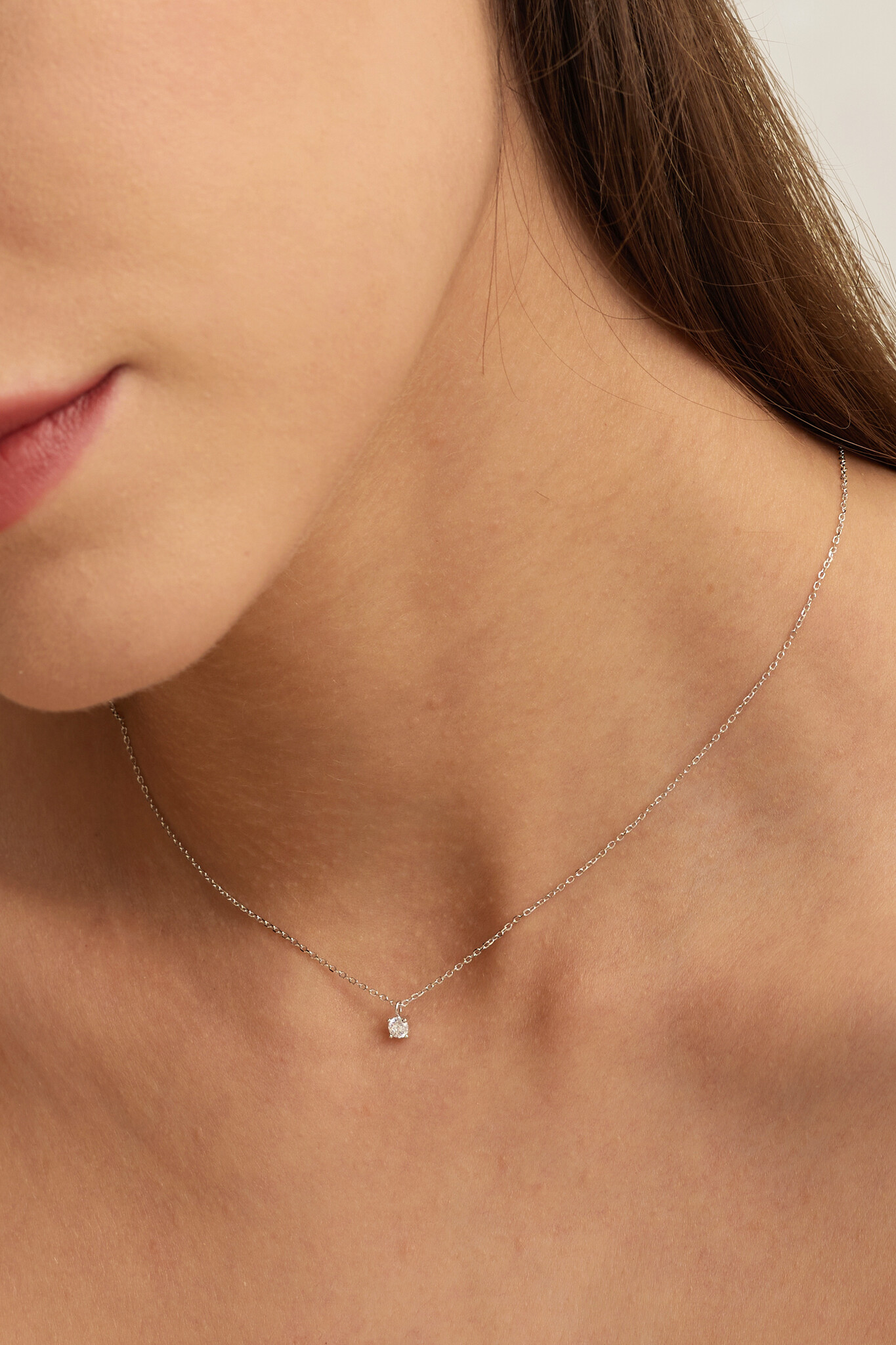 Les Soeurs Ketting Romee Extra Fine Chain Strass 3. Deze prachtige halsketting met een sierlijke strass is perfect voor h...