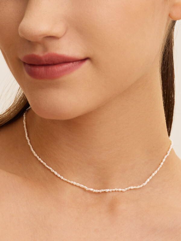 Les Soeurs Necklace Rayan 2. An elegant strand of fine imitation pearls makes up this classic necklace. A dreamy look for...