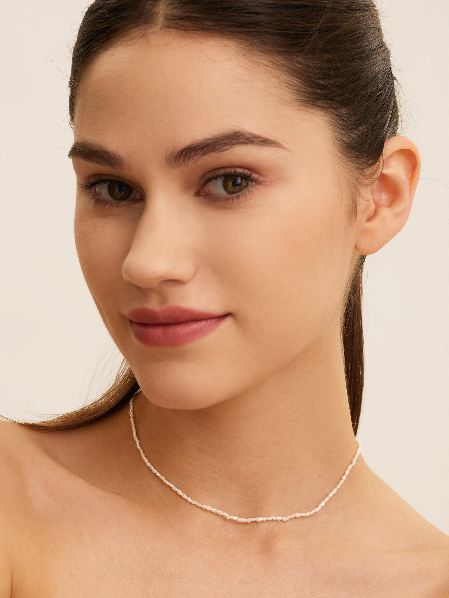 Les Soeurs Necklace Rayan 3. An elegant strand of fine imitation pearls makes up this classic necklace. A dreamy look for...
