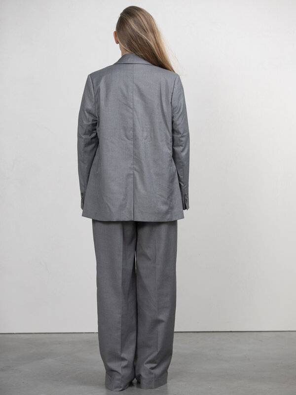 Les Soeurs Pantalon Aimee 9. Chaque garde-robe a besoin d'un bon pantalon qui s'accorde avec tout. Celui-ci a une taille ...