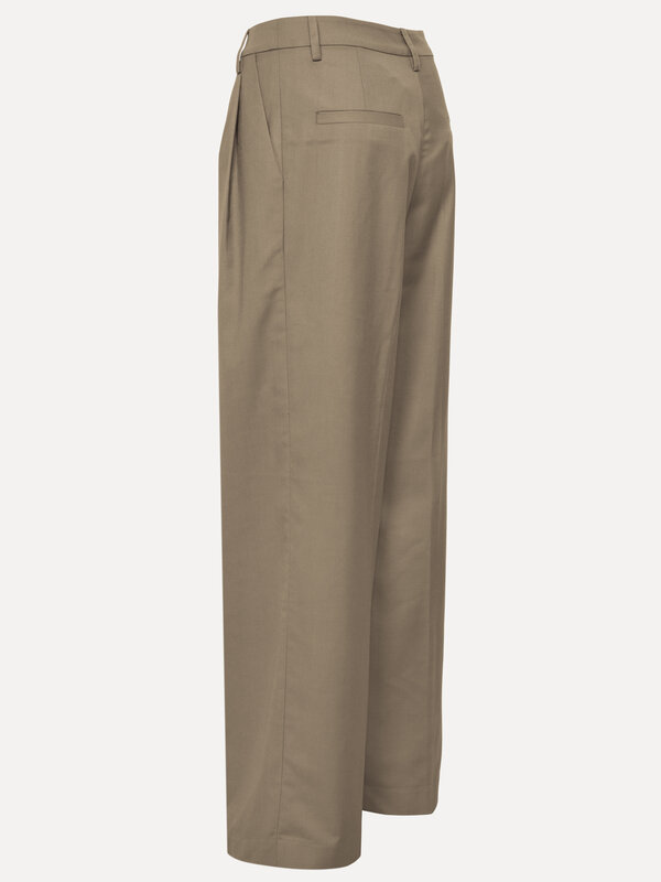 Les Soeurs Pantalon Aimee 7. Chaque garde-robe a besoin d'un bon pantalon qui s'accorde avec tout. Celui-ci a une taille ...