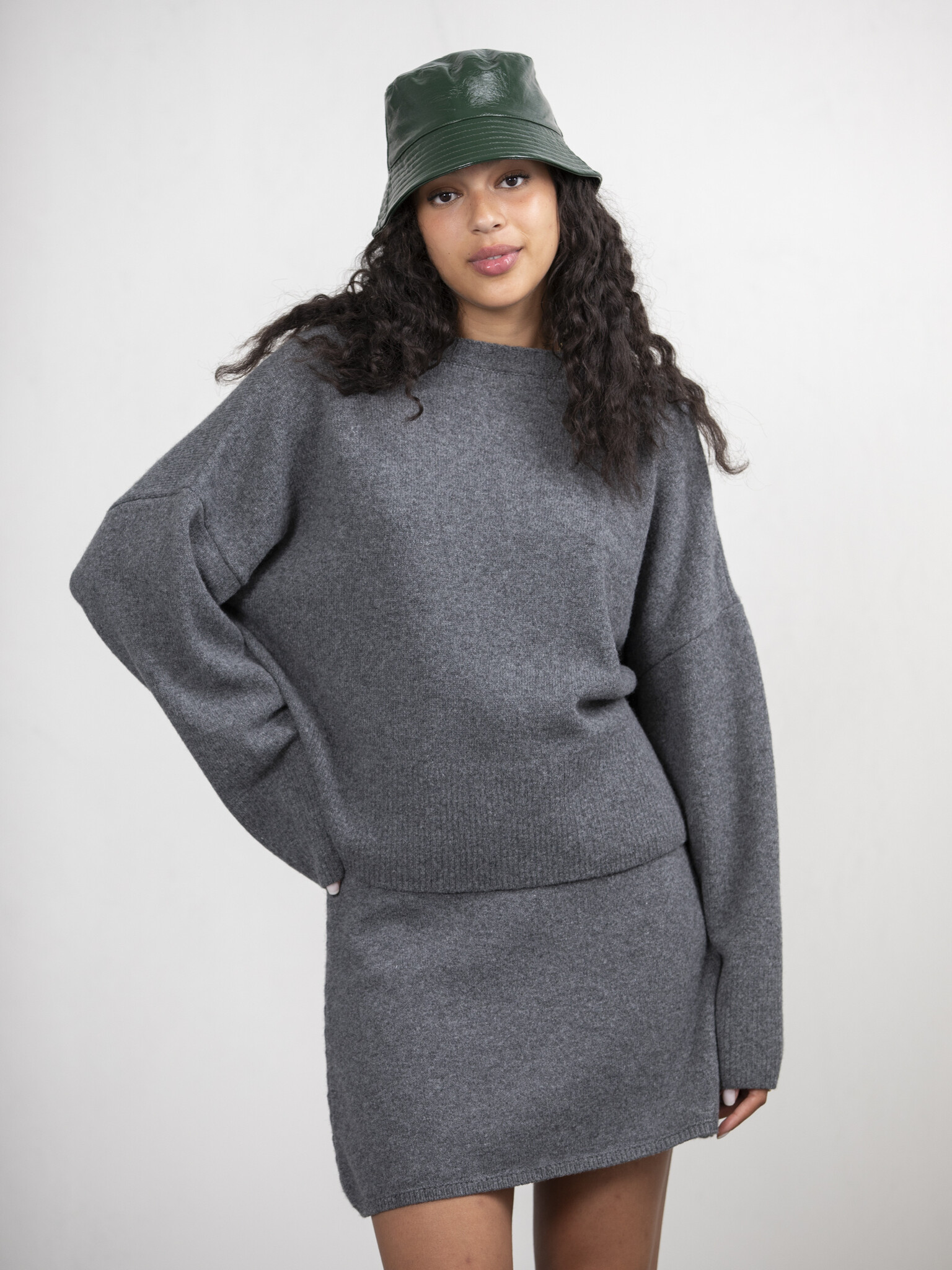 Les Soeurs Chapeau bucket en cuir vegan Penny 2. L'accessoire le plus élégant pour l'automne et l'hiver ? Un chapeau de s...