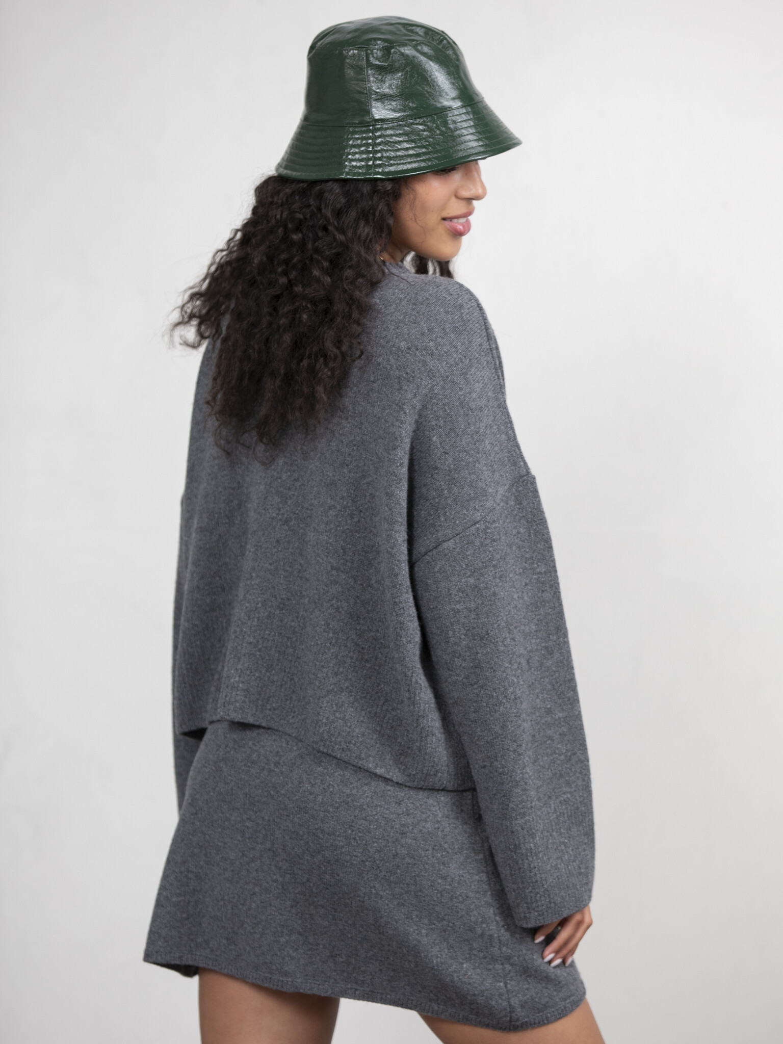 Les Soeurs Chapeau bucket en cuir vegan Penny 3. L'accessoire le plus élégant pour l'automne et l'hiver ? Un chapeau de s...