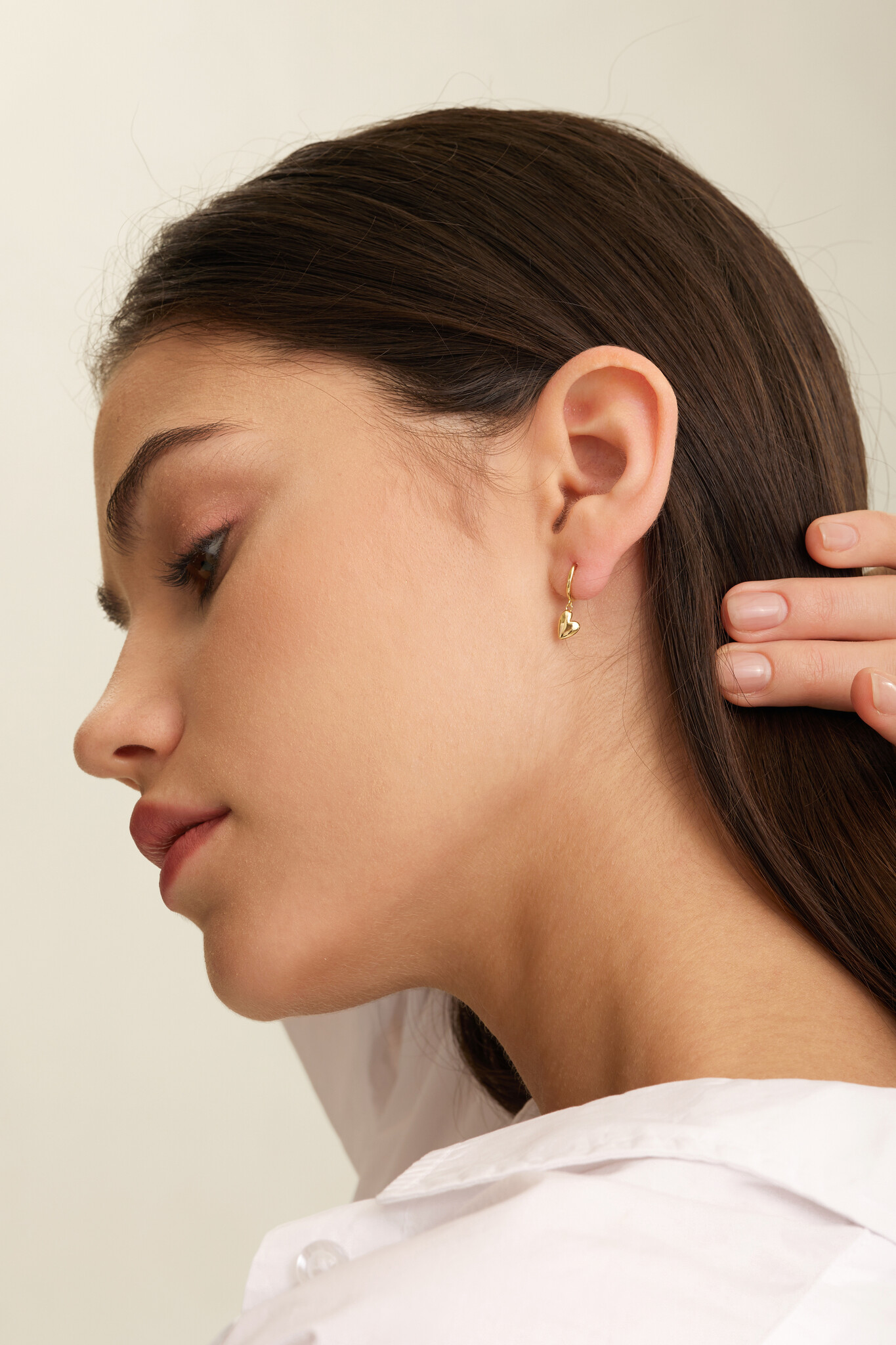 Les Soeurs Earring Jeanne Heart 3. Give yourself some love with this heart earring. Irresistible and cute! This gold earr...
