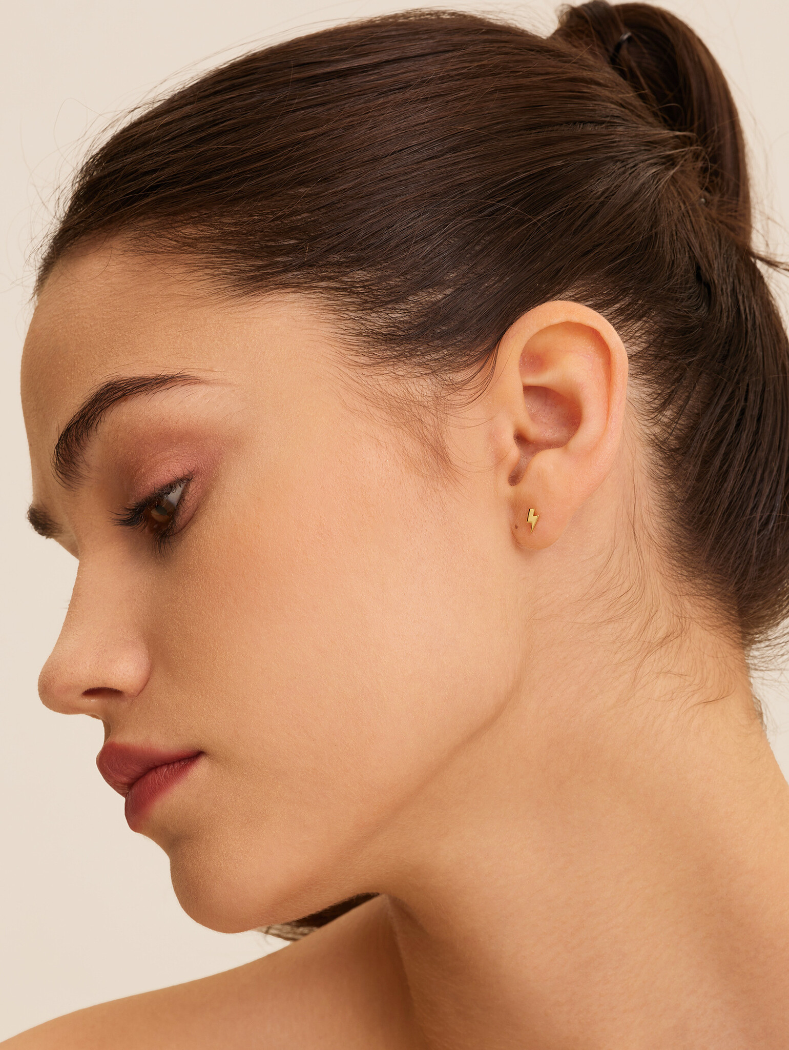 Les Soeurs Boucle d'Oreille Jolie Lightning 2. Cette boucle d'oreille amusante en forme d'éclair donne à votre oreille un...