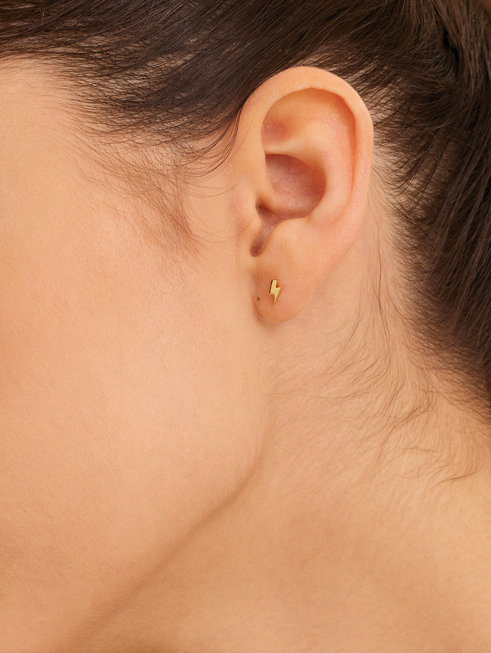 Les Soeurs Boucle d'Oreille Jolie Lightning 3. Cette boucle d'oreille amusante en forme d'éclair donne à votre oreille un...