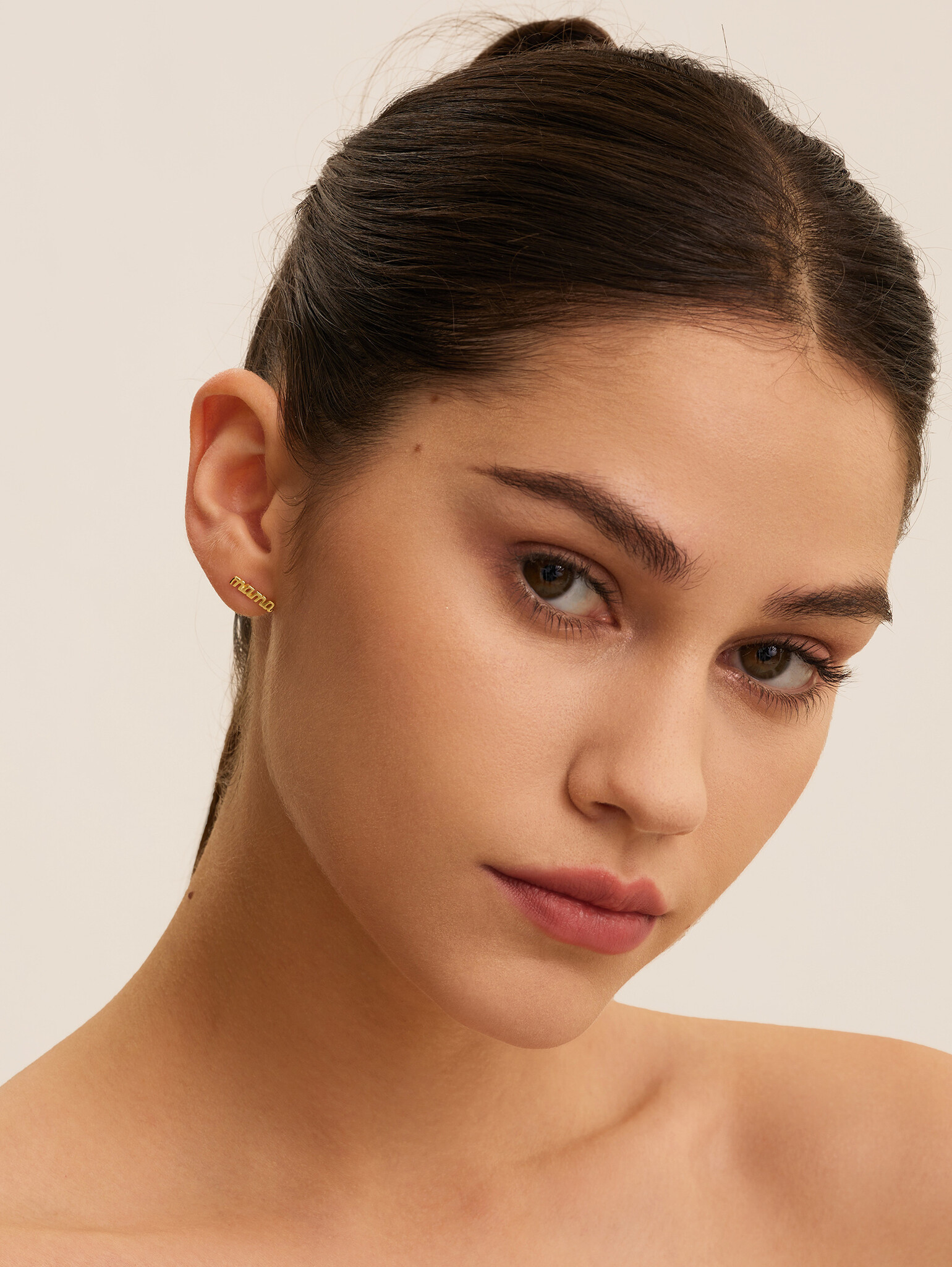 Les Soeurs Earring Jolie Mama 2. This beautiful stud is a real must-have for all moms!
