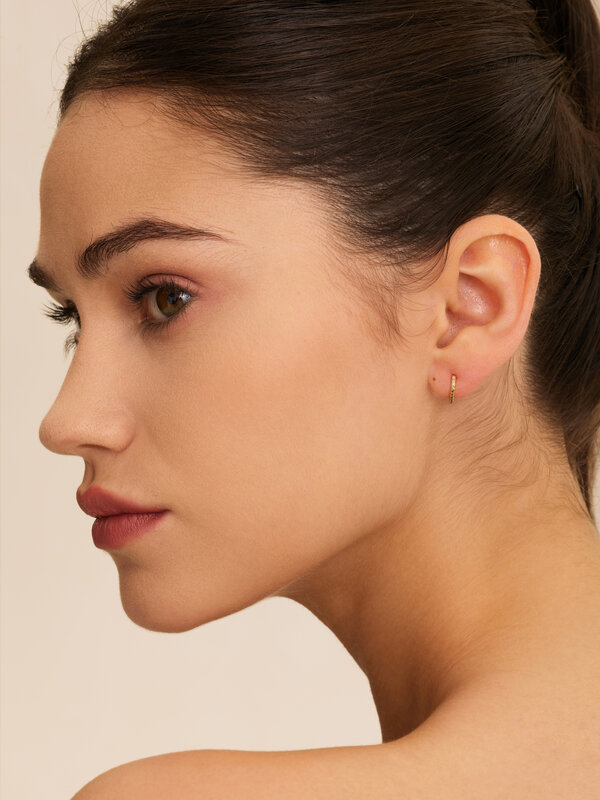 Les Soeurs Earring Jeanne Mini Rhinestones 2. This earring makes your outfit shine! A real must-have in your jewelery box.