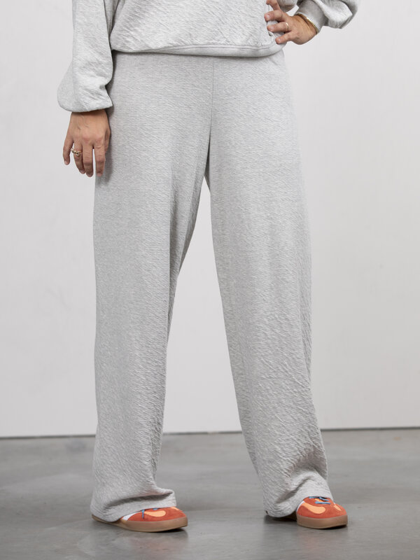 American Vintage Jogging Yatcastle 1. Step into the ultimate feeling of relaxation with these gray joggers. The straight ...