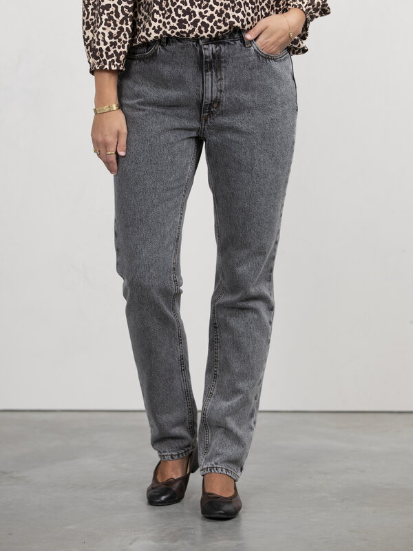 American Vintage Jeans Yopday 3. De Yopday-jeansbroek haalt zijn inspiratie bij de slimfit jeans met zijn lage taille en ...