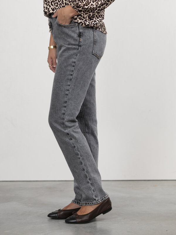 American Vintage Jeans Yopday 5. De Yopday-jeansbroek haalt zijn inspiratie bij de slimfit jeans met zijn lage taille en ...