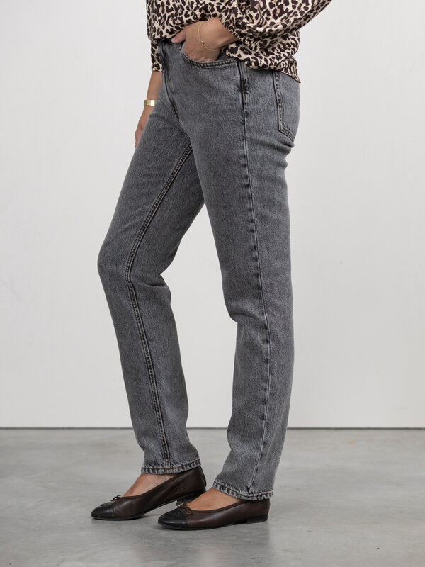American Vintage Jeans Yopday 6. De Yopday-jeansbroek haalt zijn inspiratie bij de slimfit jeans met zijn lage taille en ...
