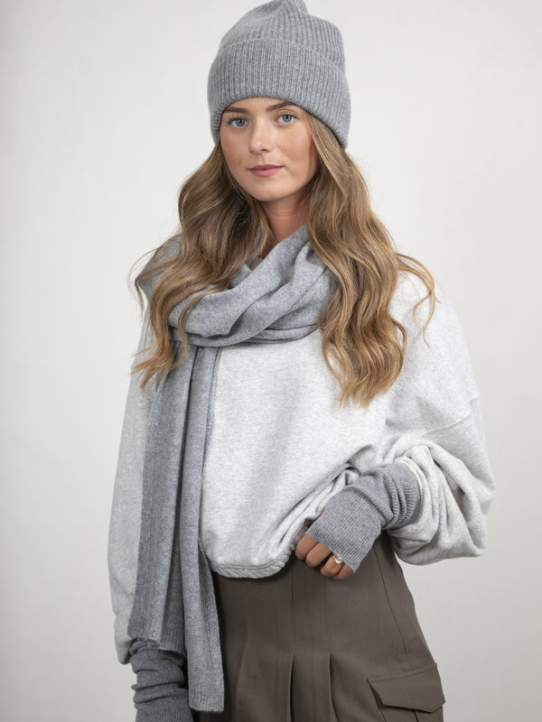Les Soeurs Bonnet en cachemire Pixie 2. Complétez votre look dans les climats plus froids avec ce confortable bonnet. Ce ...