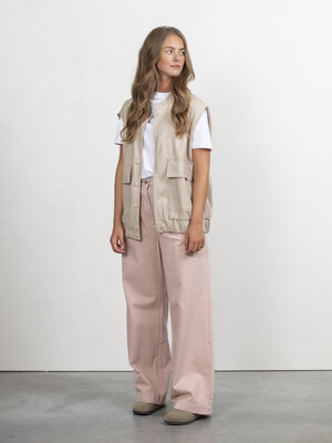 Trousers Mascha. Keep it classic with these trousers featuring a stylish pleated design. The trousers are high-waisted an...