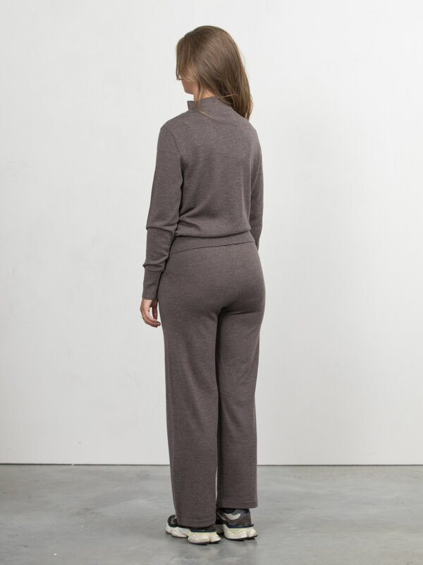 Selected Knitted trousers Hanni 5. For effortless style, opt for these pants, a must-have for every season. The knitted f...