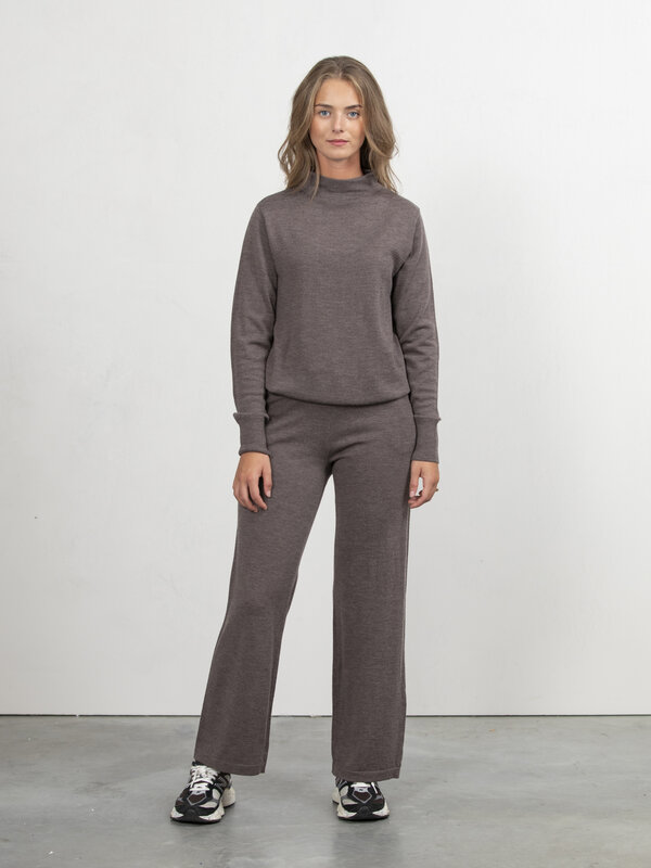 Selected Knitted trousers Hanni 1. For effortless style, opt for these pants, a must-have for every season. The knitted f...