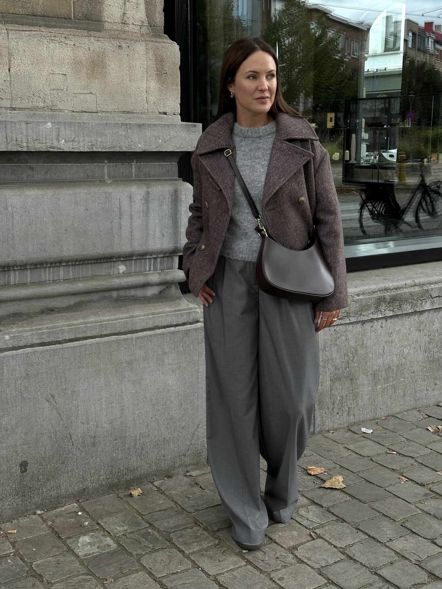 Le Marais Sac à main Jerome 3. Ce sac à main en forme de demi-lune allie avec aisance style et fonctionnalité. Doté d'un ...