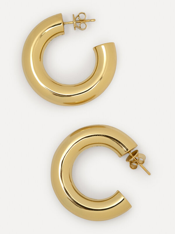 Les Soeurs Earrings set Fara Tube 5. A beloved classic, simple yet bold enough to stand on their own - these chunky hoops...