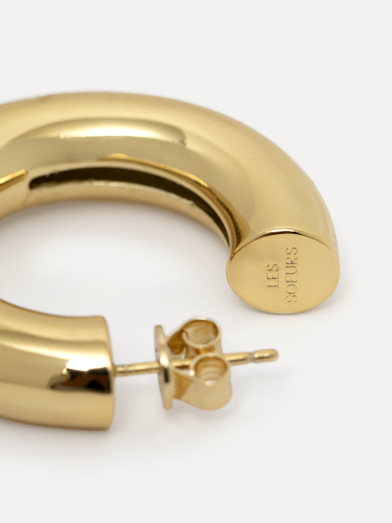 Les Soeurs Set de boucles d'oreilles Fara Tube 3. Un classique apprécié, simple mais suffisamment audacieux pour se démar...