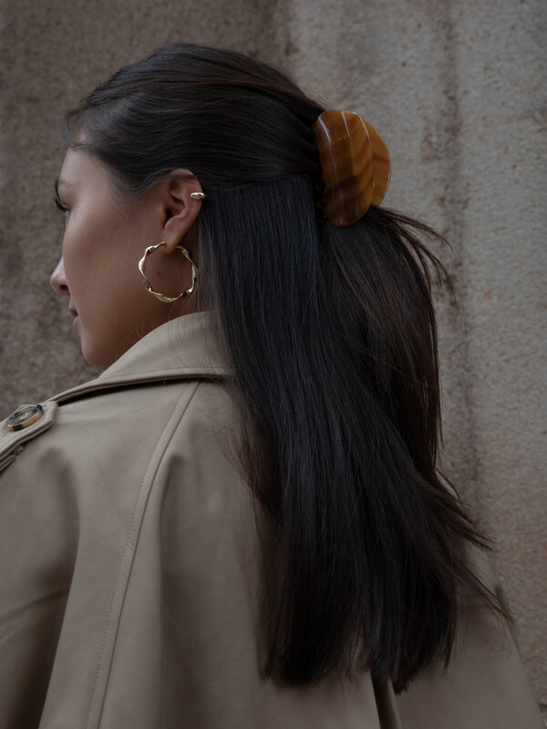 Les Soeurs Set de boucles d'oreilles Fara Twisted 4. Les boucles d'oreilles frappantes dont vous ne saviez pas que vous a...