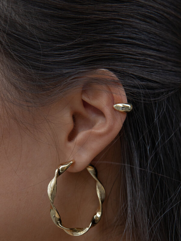 Les Soeurs Earrings set Fara Twisted 3. The striking hoops you didn't know your earring collection was craving this seaso...