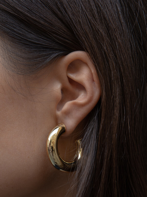 Les Soeurs Earrings set Fara Tube 2. A beloved classic, simple yet bold enough to stand on their own - these chunky hoops...