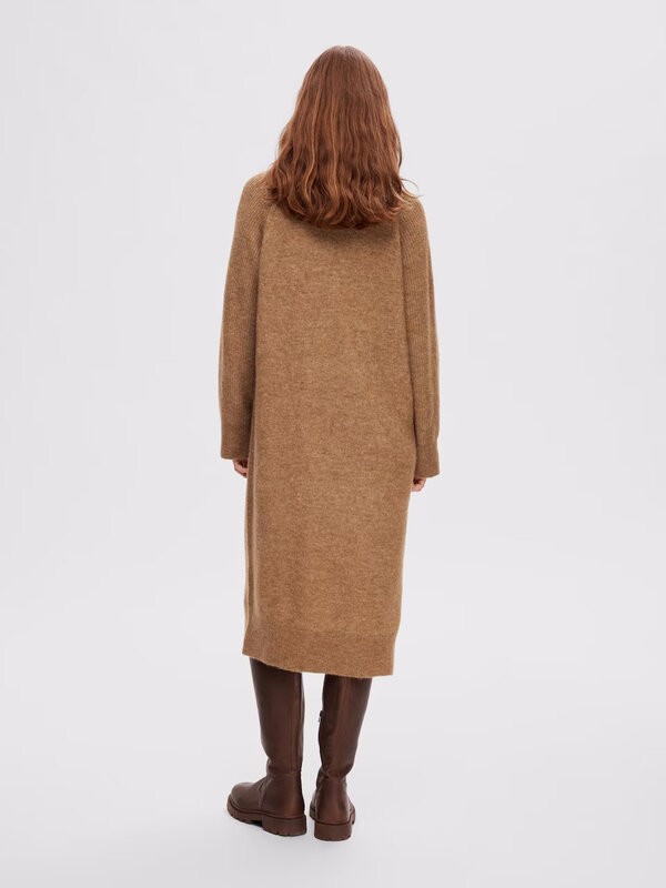 Selected Knitted midi dress Rena 4. The soft and comfortable knitted dress wraps you in coziness, while the high neck kee...