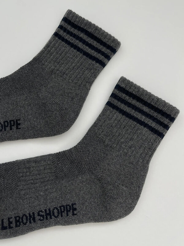 Le Bon Shoppe Sokken Girlfriend 5. De Girlfriend sokken zijn de trendy versie van de klassieke Boyfriend sokken. Deze sok...