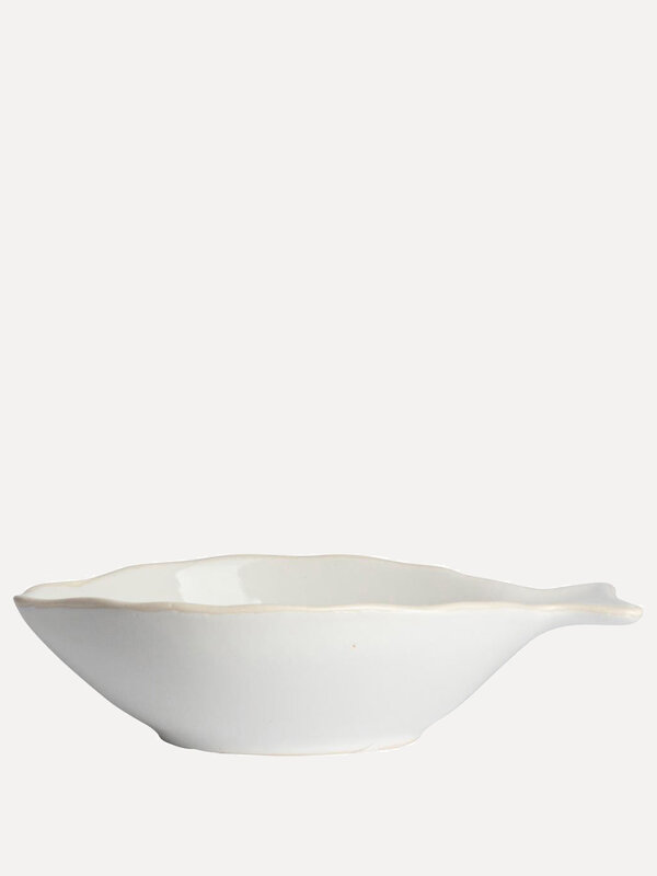 Gusta Bowl Fish 3. This beautiful white fish-shaped dish adds originality to the table. Use it as a unique soup bowl or a...