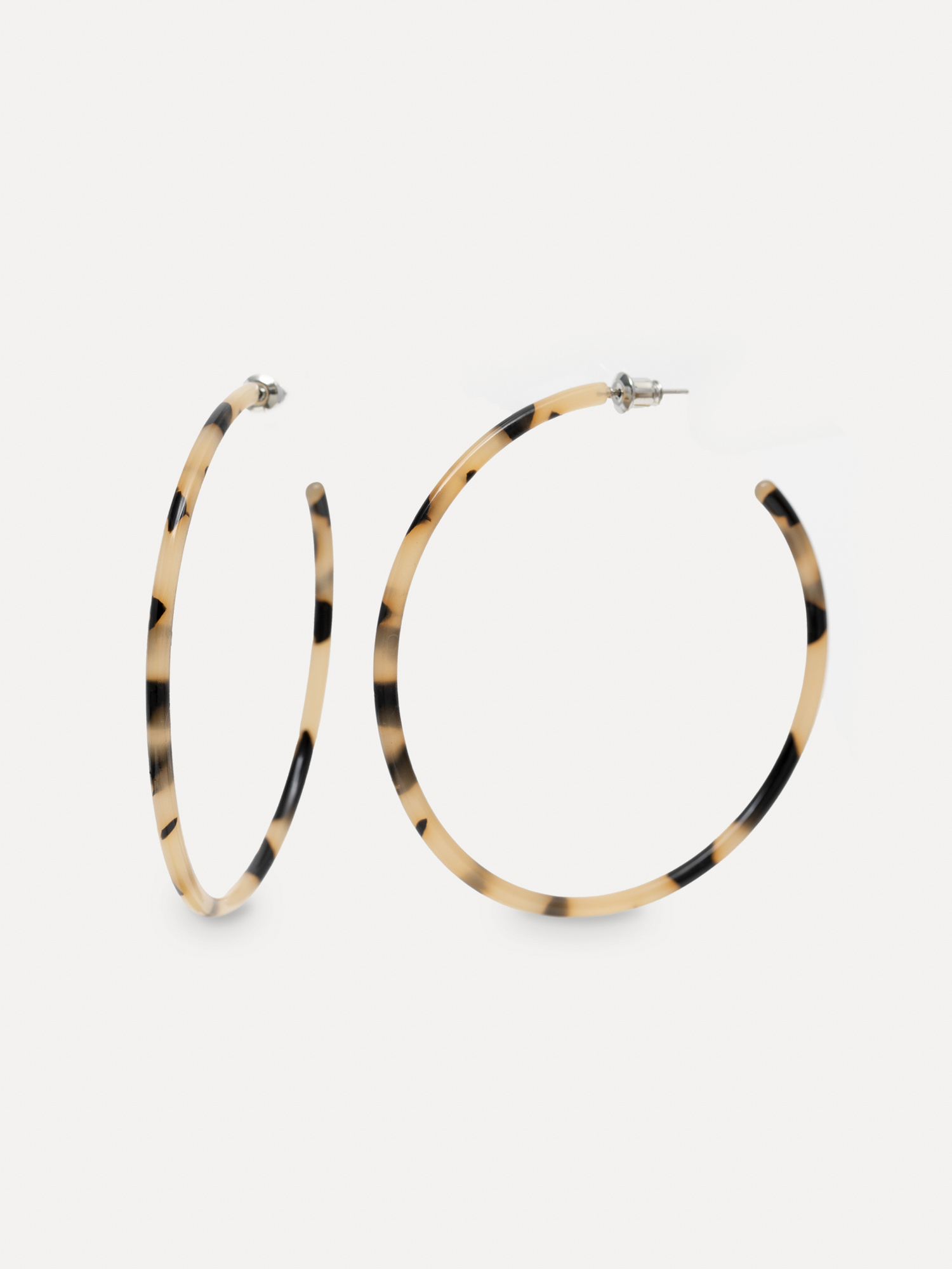 Les Soeurs Set de boucles d'oreilles Maya 3. Laissez-vous rayonner avec ces boucles d'oreilles, où l'allure classique et ...