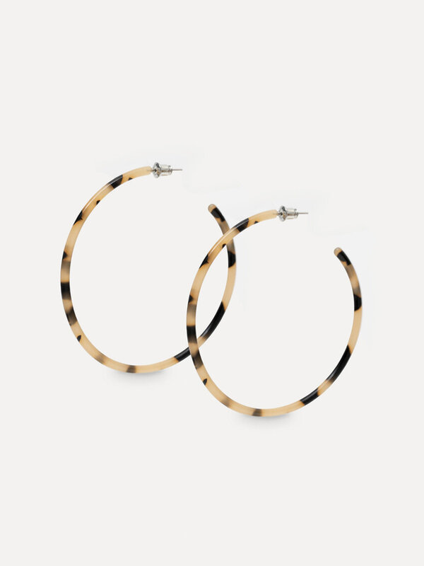 Les Soeurs Set de boucles d'oreilles Maya 2. Laissez-vous rayonner avec ces boucles d'oreilles, où l'allure classique et ...