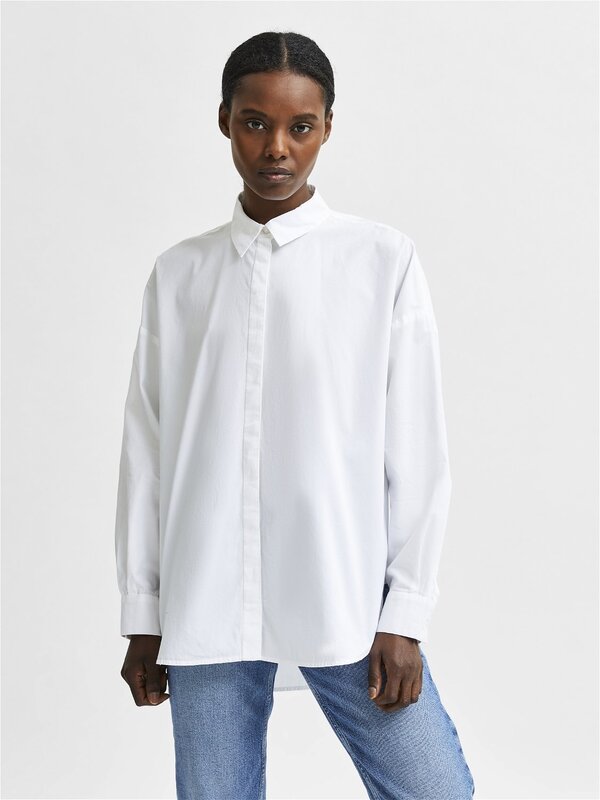 Selected Oversize Chemise Hema 5. Cette chemise a une coupe surdimensionnée grâce aux coutures d'épaule abaissées, ce qui...
