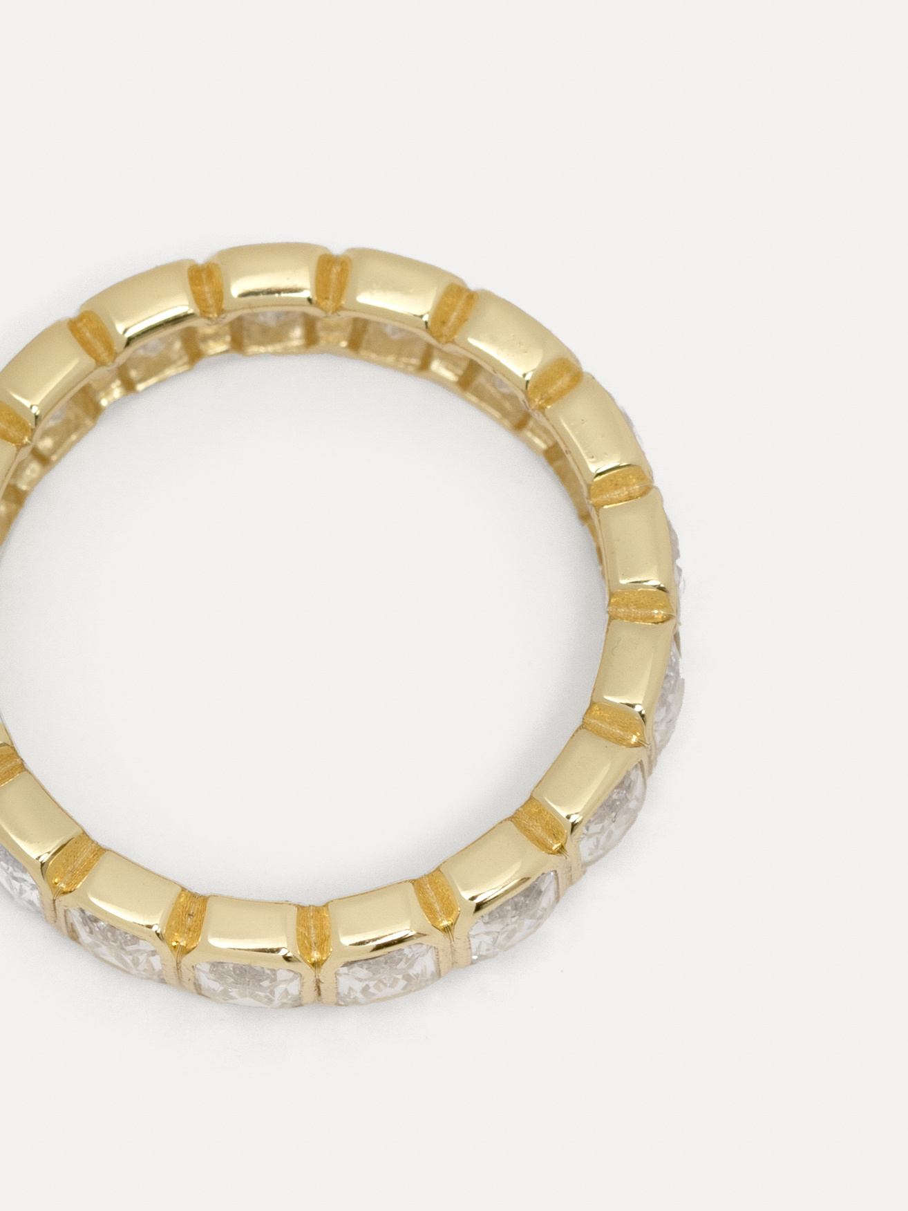 Les Soeurs Ring Gioia Baguette 4. Ontdek deze schitterende ring met royaal ontwerp, heldere zirkonia perfect gevat in een...