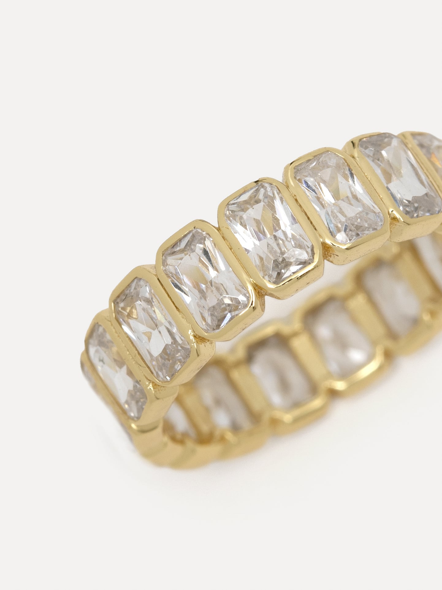 Les Soeurs Ring Gioia Baguette 1. Ontdek deze schitterende ring met royaal ontwerp, heldere zirkonia perfect gevat in een...