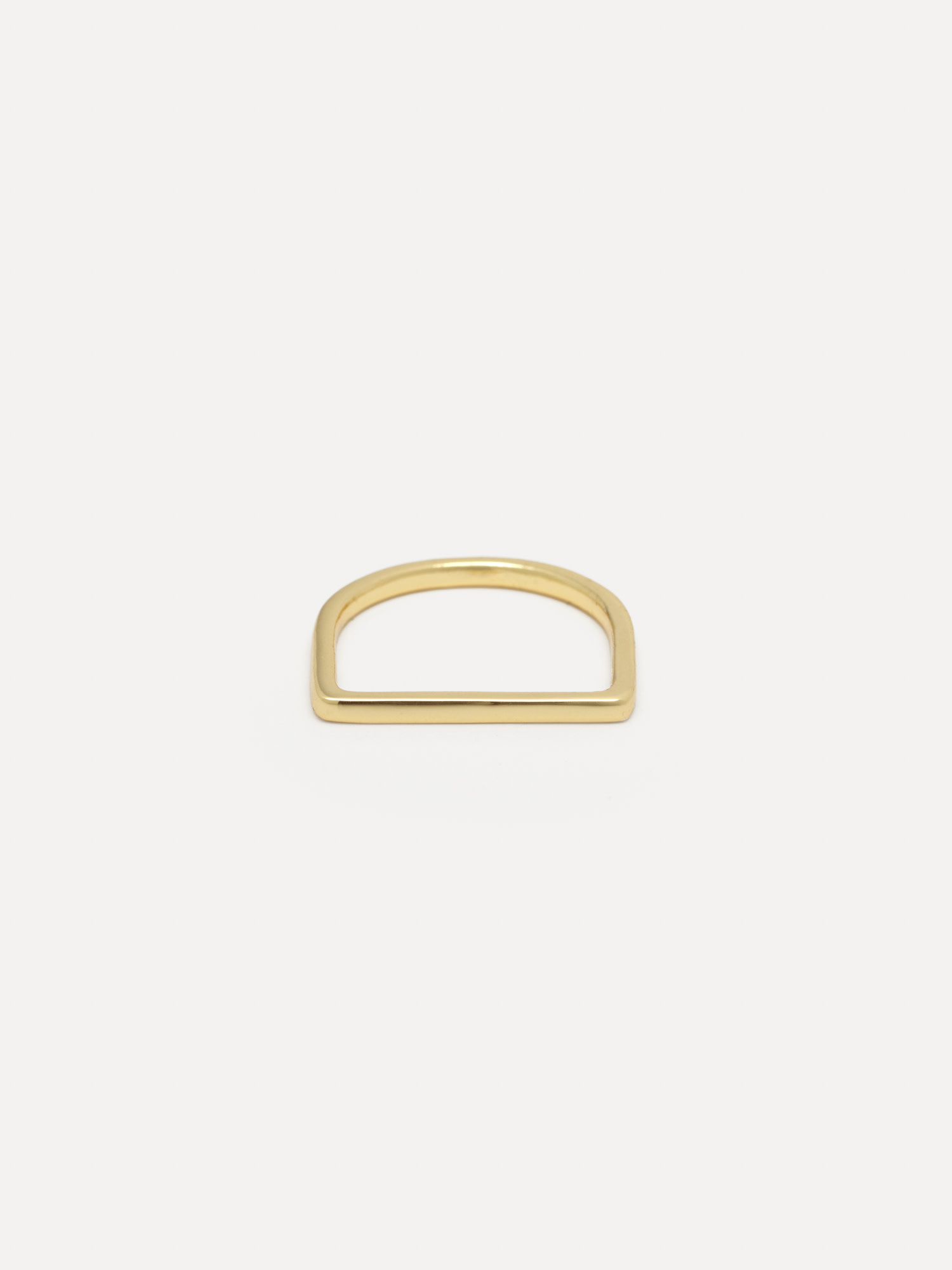 Les Soeurs Ring Gilmore 3. Tijdloos en veelzijdig, deze ring is een basic die niet snel uit de mode zal raken. Met zijn f...