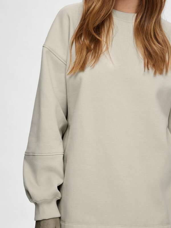 Selected Oversize sweatshirt Yrsa 3. Tout est dans les détails avec ce sweat-shirt oversize. Grâce à ses épaules tombante...
