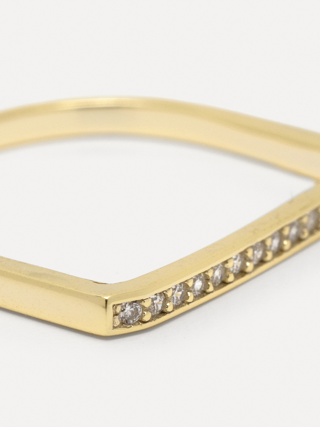 Les Soeurs Ring Gilmore Strass 1. This ring is the perfect item to add some glamour to your ring stack. The delicate pavé...