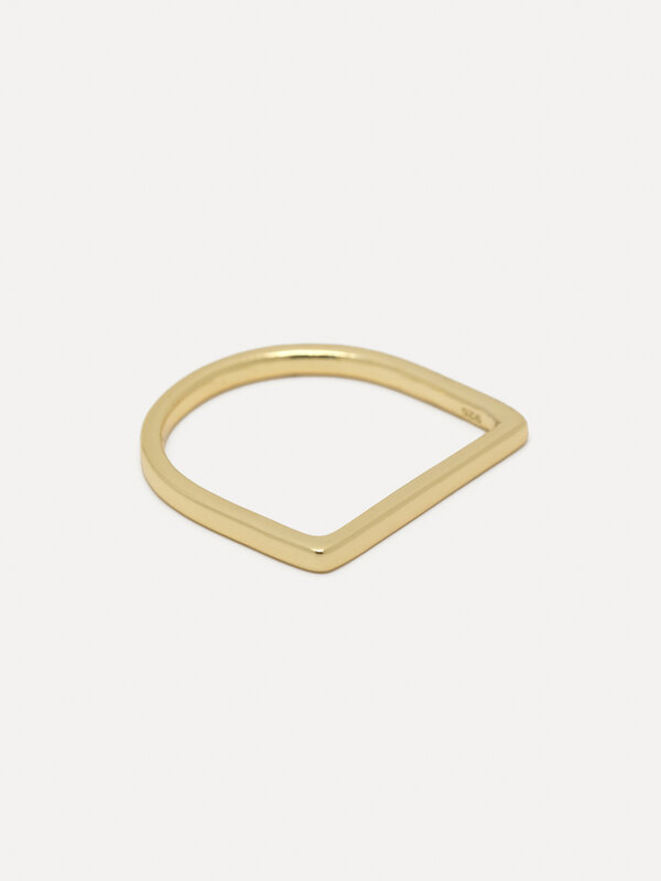 Les Soeurs Ring Gilmore 1. Timeless and versatile, this ring is a basic that won't quickly go out of style. With its deli...