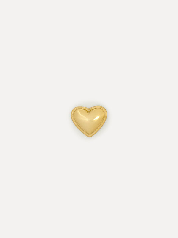 Les Soeurs Earring Jolie Heart 1. Designed for those who appreciate simple elegance. This heart-shaped ear stud, crafted ...