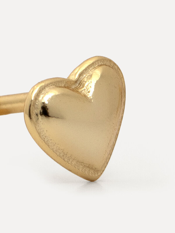 Les Soeurs Earring Jolie Heart 2. Designed for those who appreciate simple elegance. This heart-shaped ear stud, crafted ...