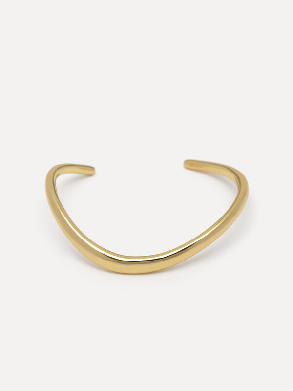 Les Soeurs Bracelet Mina 1. A subtle embrace of natural beauty: the organically shaped bangle. A timeless and elegant ele...