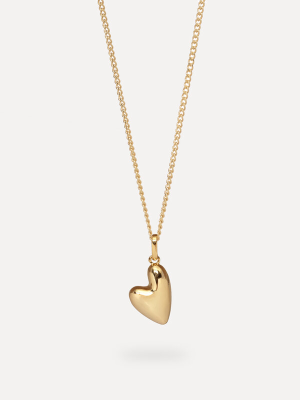 Les Soeurs Charm Heart 2. Create a timeless and loving look with this charm, a pendant in the shape of a heart. A warm, e...