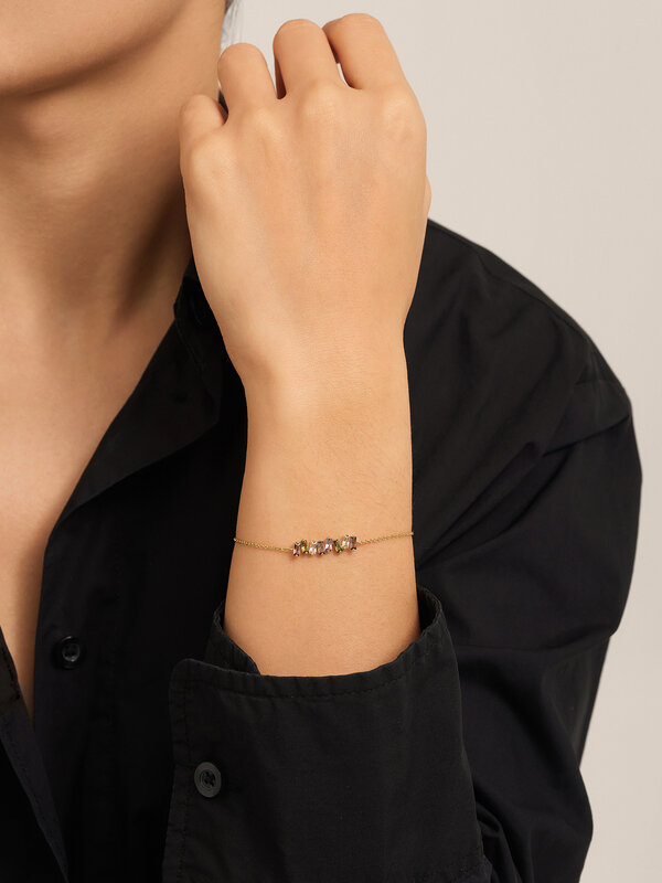 Les Soeurs Armband Harry Baguette 3. Dit prachtige armbandje met zirkonia is een tijdloos accessoire dat perfect is voor ...