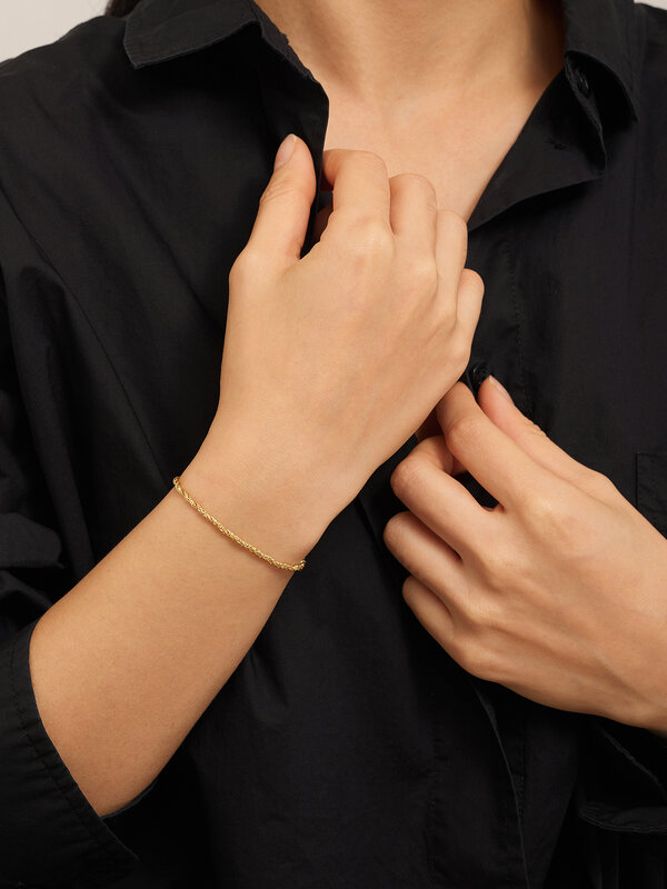 Les Soeurs Bracelet Mara Rope Chain 2. Ce bracelet en cordon est un mélange unique de design classique et contemporain. I...