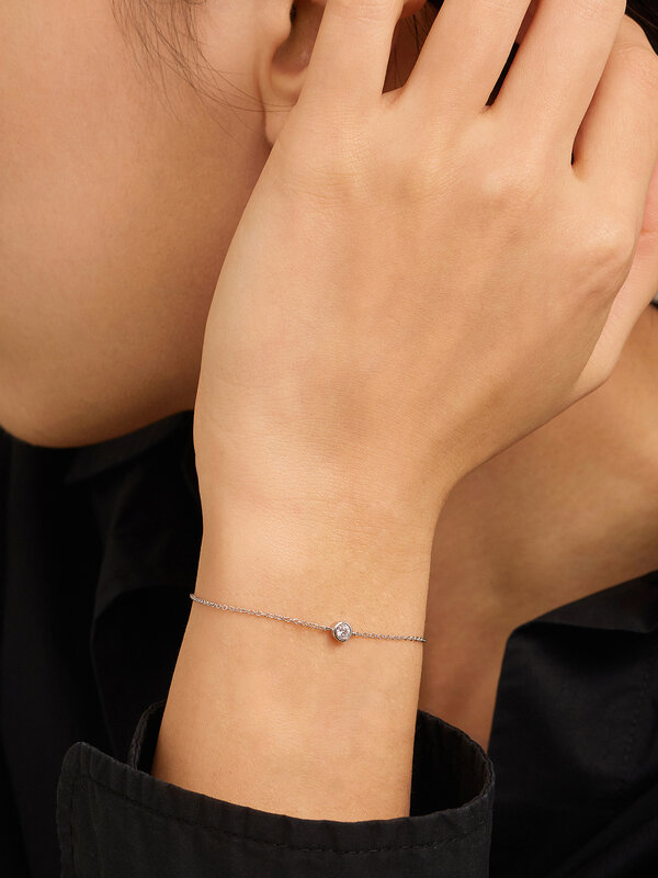 Les Soeurs Bracelet Hugo Strass 3. Découvrez ce magnifique bracelet où la simplicité parfaite se marie à l'élégance intem...